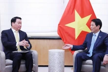 Президент Лыонг Кыонг и председатель SK Group, председатель Корейской торгово-промышленной палаты Че Тхэвон. Фото: ВИА