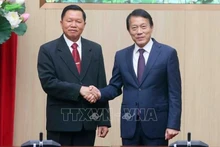 Министр общественной безопасности Лыонг Там Куанг (справа) и Министр общественной безопасности Лаоса Вантхонг Конгмани. Фото: ВИА