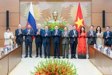 Члены НС Вьетнама и Федерального собрания России. Фото: Зюи Линь