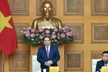 Премьер-министр Фам Минь Тьинь выступает на приеме. Фото: Чан Хай