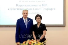 Генеральный директор ВИА Ву Вьет Чанг и Председатель Комитета по внешним связям Санкт-Петербурга Евгений Дмитриевич Григорьев. Фото: ВИА