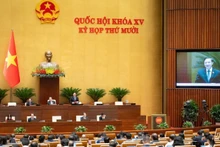 НС проводит заседание в зале.