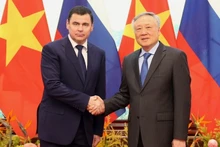 Постоянный заместитель премьер-министра Правительства Вьетнама Нгуен Хоа Бинь принимает помощника Президента Российской Федерации Миронова Дмитрия. Фото: VGP