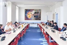 Рабочая встреча делегации с группой парламентариев вьетнамско-французской дружбы в НС Франции.