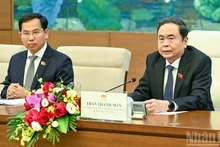 Председатель НС Чан Тхань Ман выступает на приеме. Фото: Зюи Линь