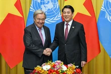 Президент Лыонг Кыонг и Генеральный секретарь ООН Антониу Гутерриш. Фото: Тхюи Нгуен