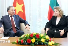 Генеральный секретарь То Лам и Председатель Народного собрания Болгарии Наталия Киселова. Фото: ВИА