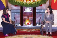 Вице-президент Во Тхи Ань Суан и Вице-президент Эквадора Марией Хосе Пинто Гонсалес Артигас. Фото: ВИА