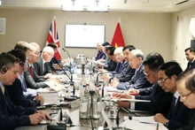 Генеральный секретарь То Лам участвует в круглом столе с технологическими экспертами Великобритании и мира по вопросам ИИ и полупроводниковых чипов. Фото: ВИА 