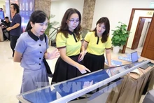 Делегаты знакомятся с цифровыми технологиями на национальном форуме, посвященном поддержке предприятий в области цифровой трансформации и развития электронной коммерции. Фото: ВИА