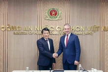 Министр общественной безопасности Лыонг Там Куанг и Вице-премьер, Министр цифровых технологий Польши Кшиштоф Гавковский. Фото: ВИА