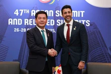 Министр промышленности и торговли Нгуен Хонг Зиен и Министр международной торговли Канады Маниндер Сидху. Фото: moit.gov.vn