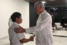 Президент Кубы Мигель Диас-Канель Бермудес и председатель компании Agri-VMA Нгуен Ван Куанг. Фото: ВИА