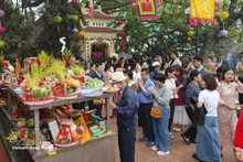 Пагода Футэйхо привлекает большое число посетителей утром в первый день Лунного Нового года. Фото: ВИА