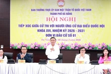 Товарищ Чан Кам Ту и кандидаты в депутаты НС на конференции.