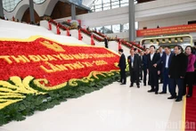 Премьер-министр Фам Минь Тьинь проверяют подготовительную работу.