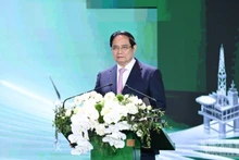 Премьер-министр Фам Минь Тьинь выступает на конференции. Фото: Чан Хай