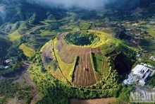 Вулкан Намrар — один из вулканов, расположенных в геопарке Дакнонг.