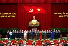 Генеральный секретарь ЦК КПВ То Лам и члены Политбюро и Секретариата ЦК КПВ XIV созыва. Фото: ВИА