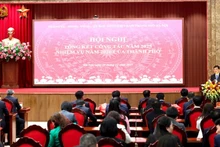 Конференция по подведению итогов работы Ханоя за 2025 год и постановке задач на 2026 год. Фото: hanoimoi.vn