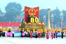 Шествие, посвященное 80-летию Августовской революции и Дня независимости Вьетнама.