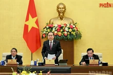 Председатель НС Чан Тхань Ман выступает на заседании. Фото: Зюи Линь