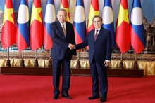 Генеральный секретарь ЦК КПВ То Лам и Председатель НА Лаоса Сайсомфон Фомвихан. Фото: ВИА