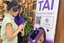 Развитие технологий делает книги мультимедийными и доступными читателям по всей стране, формируя новые привычки чтения в духе современных тенденций. Фото: vov.vn