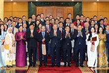 [Фото] Генеральный секретарь ЦК КПВ То Лам встретился с делегацией выдающихся вьетнамцев за рубежом, участвующих в программе «Весна на Родине – 2026»