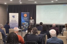 Посол Нгуен Тхи Минь Нгует выступает на беседе. Фото: baoquocte.vn