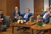 Премьер-министр Фам Минь Тьинь и Премьер-министр Алжира Сифи Гриб на рабочей встрече. Фото: VGP