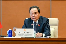 Председатель НС Чан Тхань Ман выступает на приеме. Фото: Зюи Линь