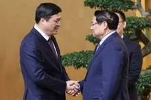 Премьер-министр Фам Минь Тьинь и Председатель Гуанси-Чжуанского автономного района Китая Вэй Тао. Фото: Чан Хай