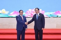 Премьер-министр Фам Минь Тьинь и Премьер-министр Лаоса Сонексай Сипхандон. Фото: VGP