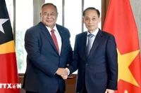 Секретарь ЦК КПВ, и.о. Министра иностранных дел Ле Хоай Чунг и Министр иностранных дел и сотрудничества Тимора-Лешти Бендиту душ Сантуш Фрейтас. Фото: ВИА