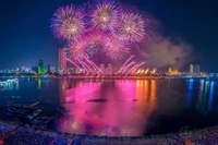 Фестиваль международных фейерверков DIFF 2025 года в Дананге.