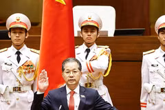 Председатель Верховного народного суда Нгуен Ван Куанг приносит присягу при вступлении в должность. Фото: ВИА