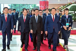 Постоянный член Секретариата Чан Кам Ту присутствует на церемонии открытия Пресс-центра и председательствует на международной пресс-конференции, посвящённой XIV съезду КПВ. Фото: Тхюи Нгуен