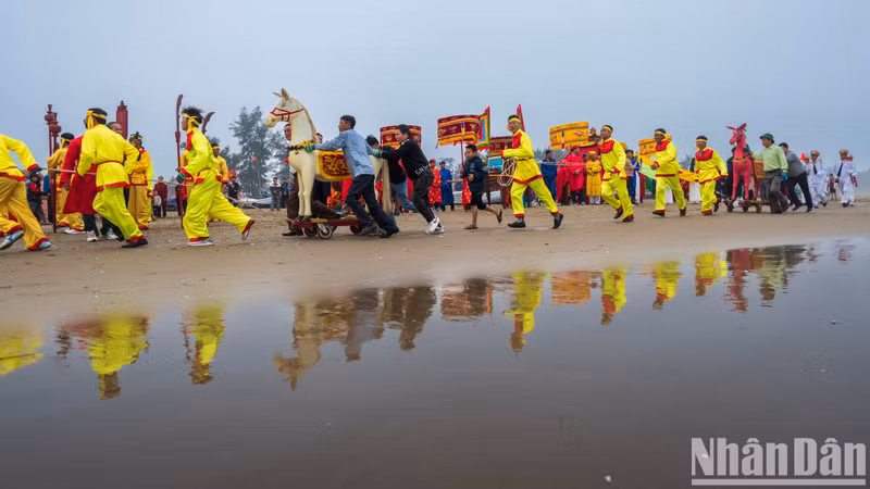 Жители деревни Камлам считают это своим «домашним делом», поэтому все с энтузиазмом участвуют в церемонии.
