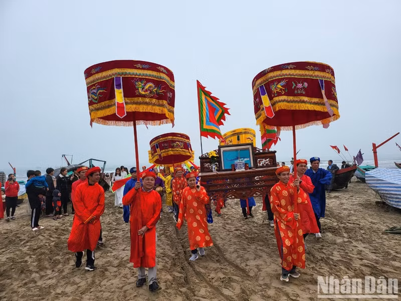 Фестиваль рыбаков в деревне Камлам (уезд Нгисуан, провинция Хатинь) существует на протяжении многих поколений, однако по многим причинам он нерегурярно проводится.
