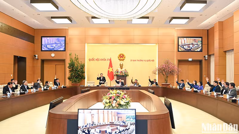 Делегаты голосуют за Резолюцию о соревнованиях и награждениях.