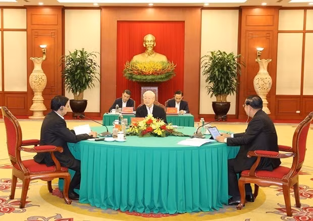 Встреча на высоком уровне в Ханое глав партий Вьетнама, Лаоса и Камбоджи, в которой приняли участие Генеральный секретарь ЦК КПВ Нгуен Фу Чонг, Генеральный секретарь ЦК Народно-революционной партии Лаоса, Президент Лаоса Тхонглун Сисулит и Председатель Народной партии Камбоджи Самдек Течо Хун Сен. (Фото: ВИA)