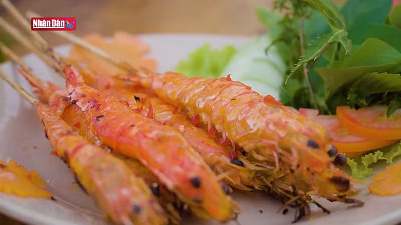 Благодаря богатым водным ресурсам местная кухня разнообразна блюдами, приготовленными из морепродуктов.