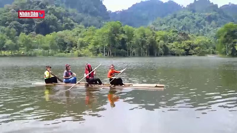 Прогулка вдоль реки Ма является новым туристическим продуктом уезда Куанхоа.