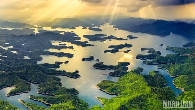 Озеро Тадунг – один из 44 пунктов наследия трех туристических маршрутов по геопарку Дакнонг. 