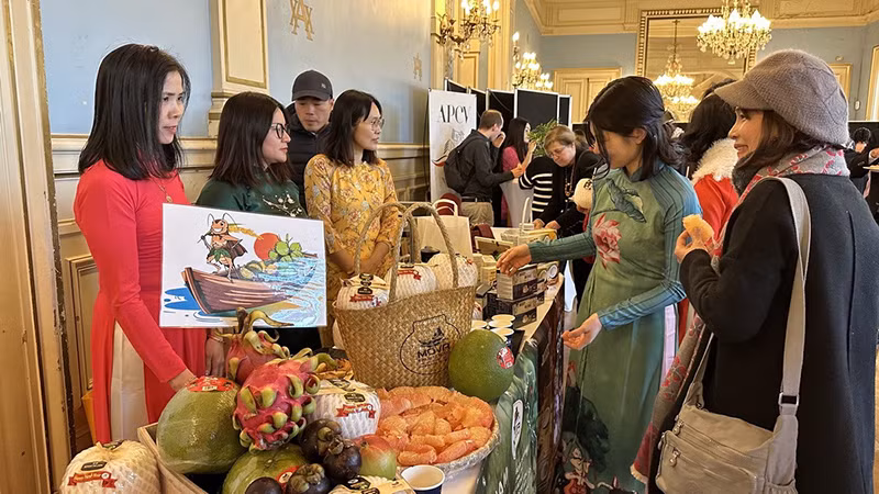 Представление вьетнамских деликатесов на празднике «Весна гордости, Тэт эмоций». Фото: ВИА