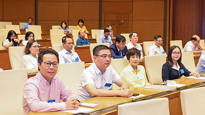 Должностные лица, члены партийной организации газеты «Нянзан» на семинаре. Фото: Зюи Линь