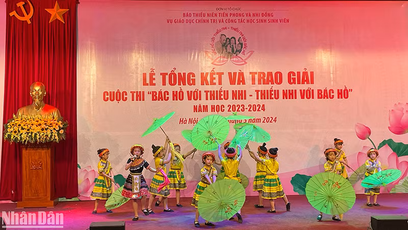 Церемония объявления итогов конкурса «Дядя Хо с детьми – дети с Дядей Хо» ученого года 2023-2024 гг. 