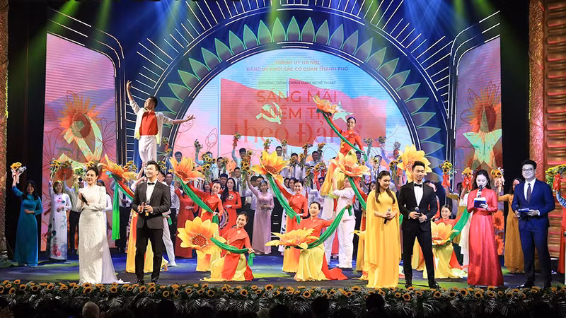 Художественная программа посвящена славному 94-летнему пути Партии. 