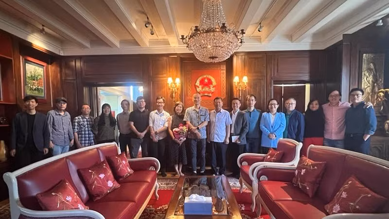 Делегаты на церемонии открытия Ассоциации вьетнамских экспертов в областях науки и технологий в Швеции. Фото: baoquocte.vn